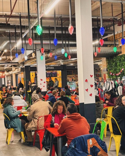 Indoor market and food hall 