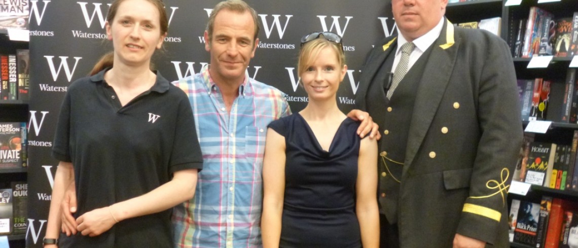 Great catch for fans as hundreds turn up to Robson Green book signing Great catch for fans as hundreds turn up to Robson Green book signing