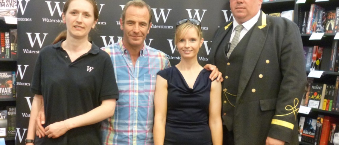 Great catch for fans as hundreds turn up to Robson Green book signing