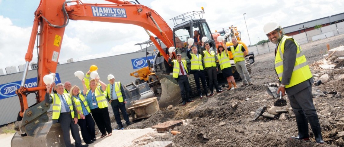 Deputy Lord Mayor cuts first soil at Tunstall’s Alexandra Park development