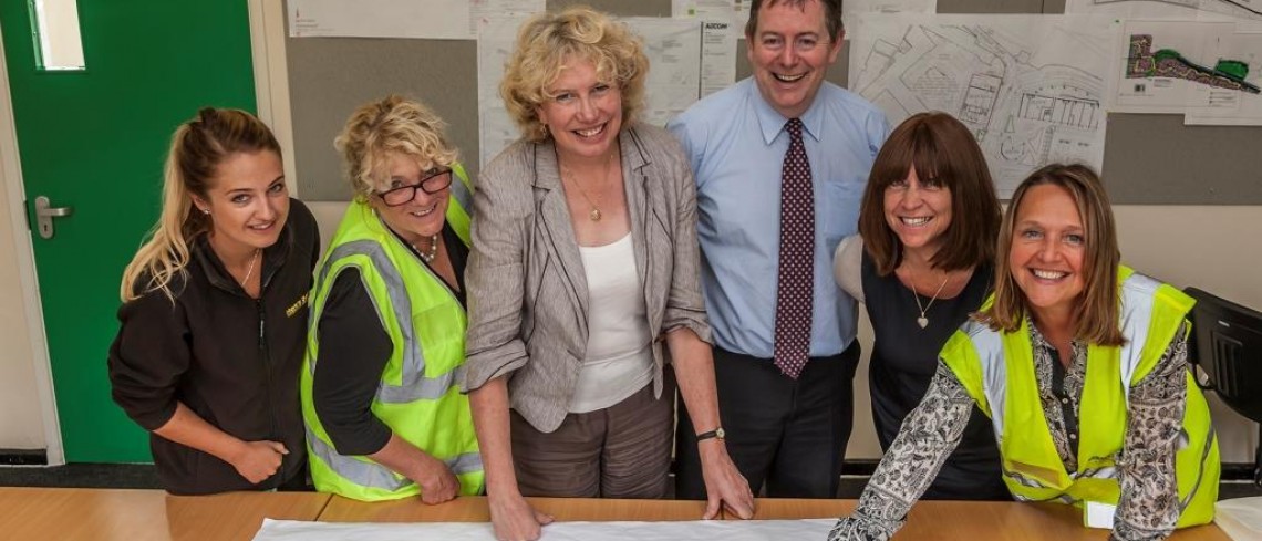 Meg Munn MP welcomed to the Fox Valley development site