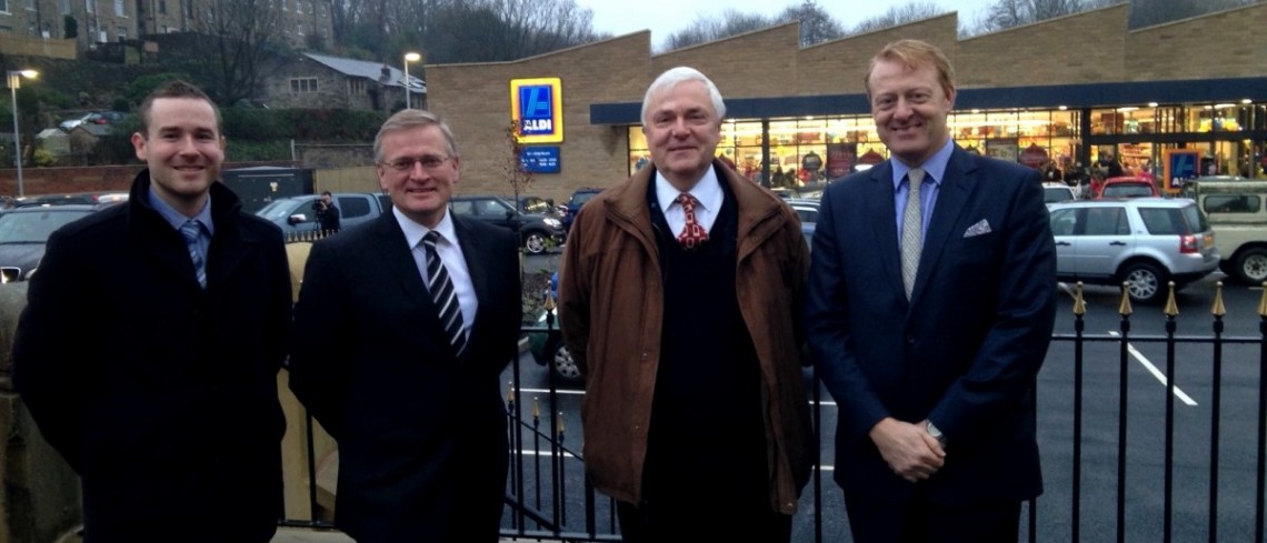Hundreds of shoppers turn out to welcome their new Aldi store in Slaithwaite 